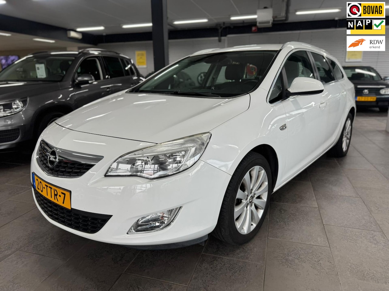 Opel Astra Sports Tourer - 1.4 Turbo Cosmo half leer clima cruise controle Lm-velgen elektrische pakket trekhaak - AutoWereld.nl