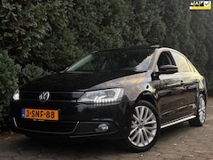Volkswagen Jetta - 1.4 TSI Hybrid Highline | Pano | Leder Bekleding