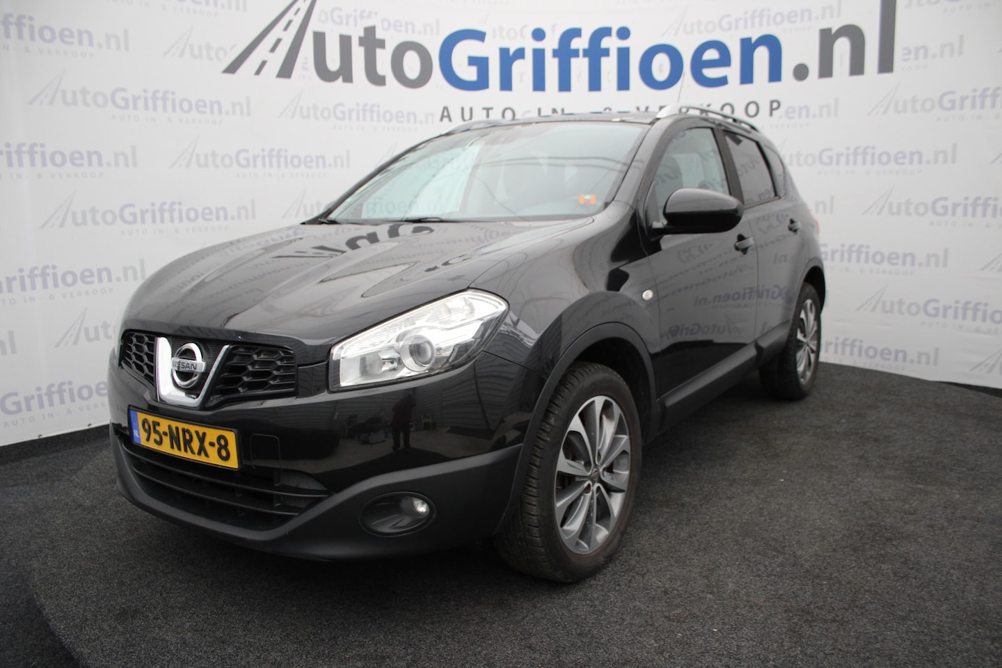 Nissan Qashqai - 1.6 Connect Edition keurige SUV met panoramadak - AutoWereld.nl