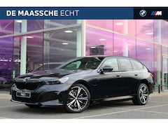 BMW 5-serie Touring - 530e M Sport Automaat / Panoramadak / Trekhaak / Stoelventilatie / Parking Assistant Plus