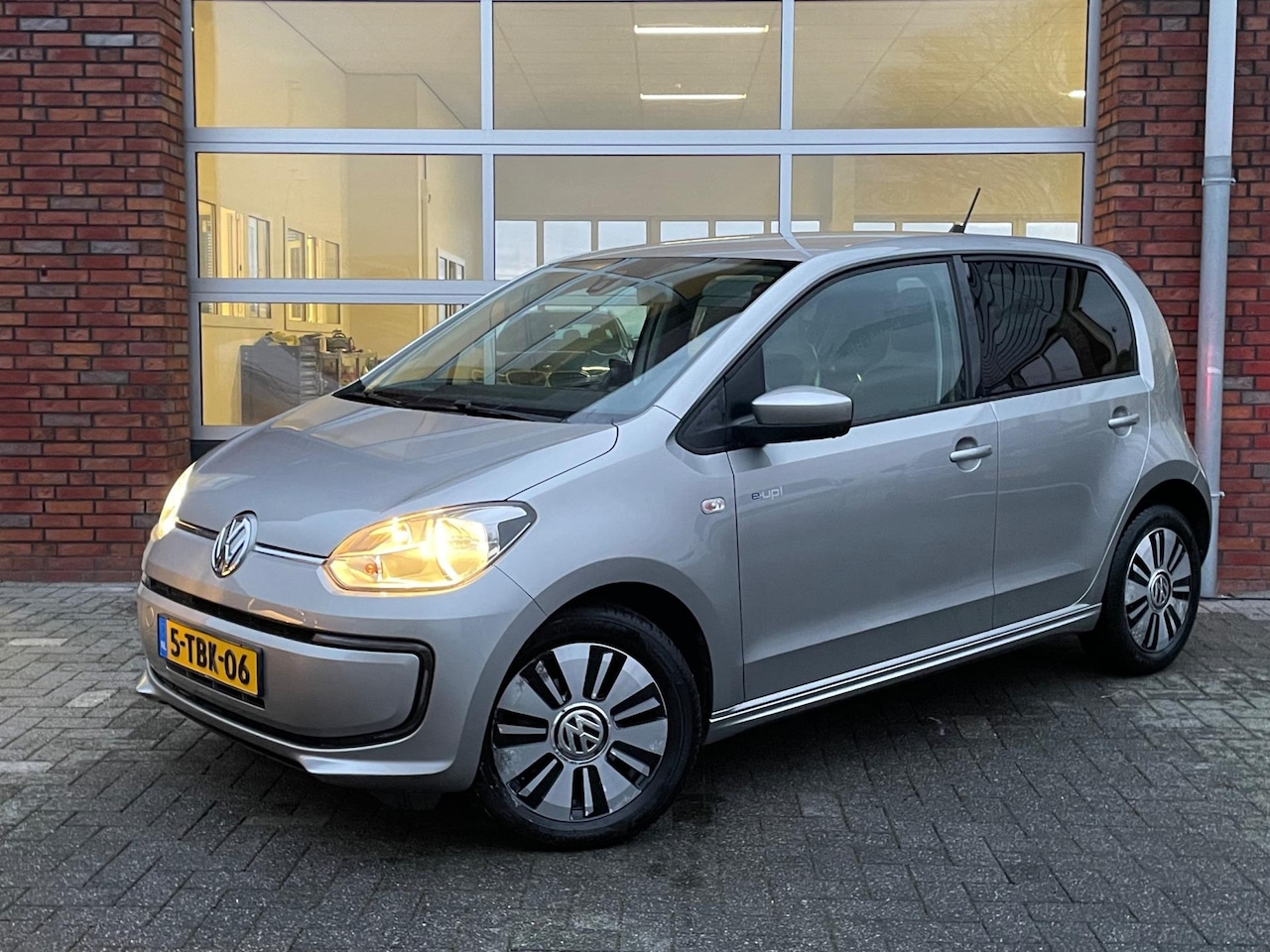 Volkswagen e-Up! - E-Up! | SOH 85% | Nieuwe APK | 5 Deurs | Stoelverwarming | Navigatie | Parkeersensoren Ach - AutoWereld.nl