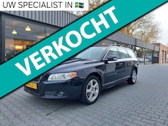 Volvo V70 - 1.6 T4 Limited Edition Dealer onderhouden 14 jaar dezelfde eigenaar Xenon Leer PDC Trekhaa