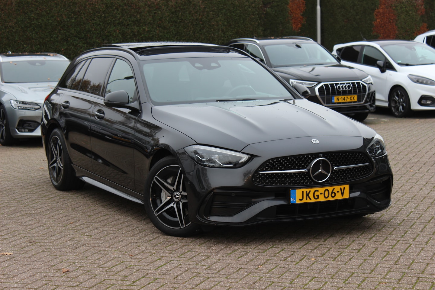 Mercedes-Benz C-klasse Estate - 300 e 4MATIC AMG Line / Panoramadak / 360Camera / Burmester / Sfeerverlichting / 18'' / Ca - AutoWereld.nl