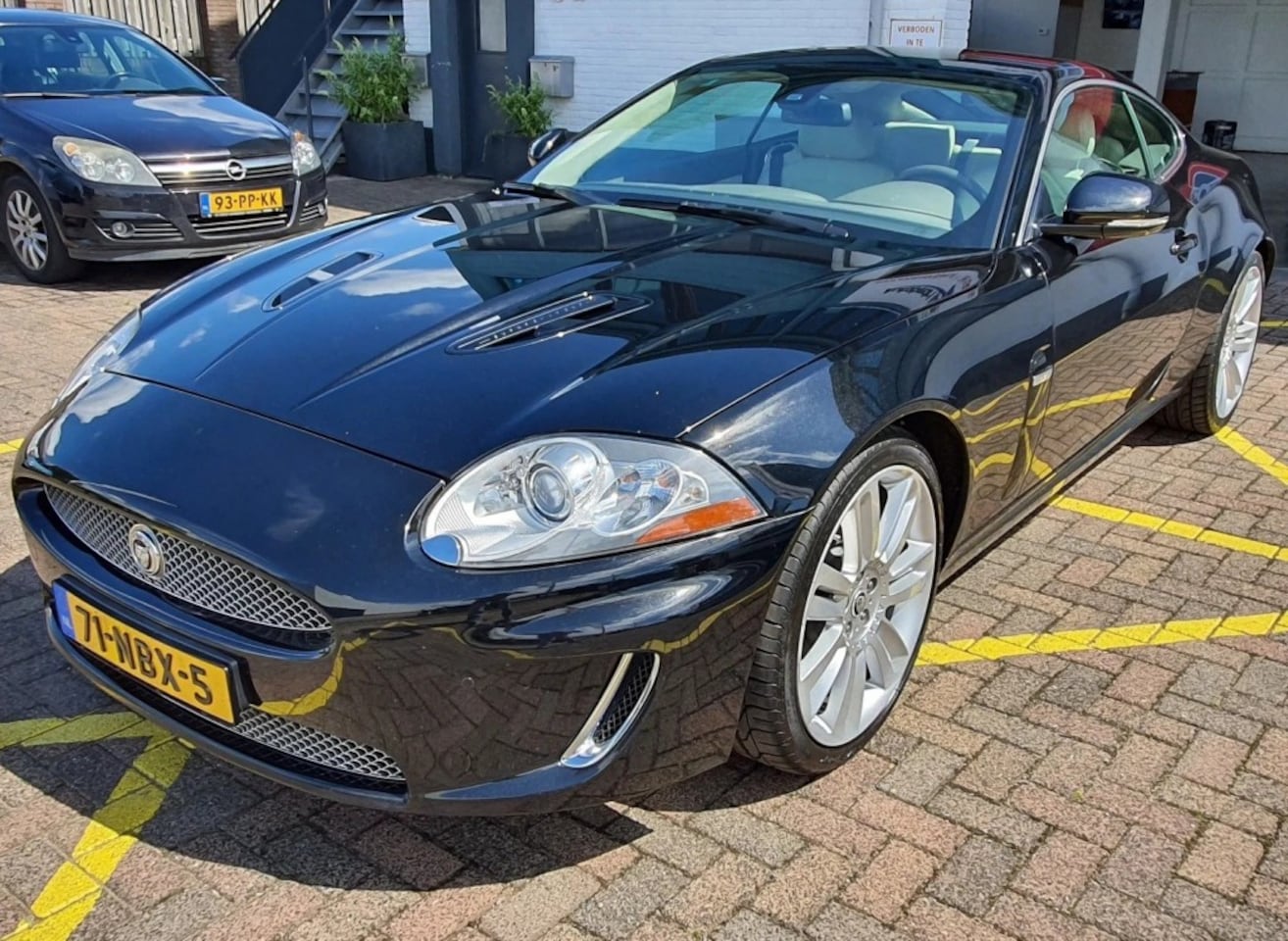 Jaguar XKR - 5.0 V8 Coupe Supercharged / 560pk / Youngtimer - AutoWereld.nl