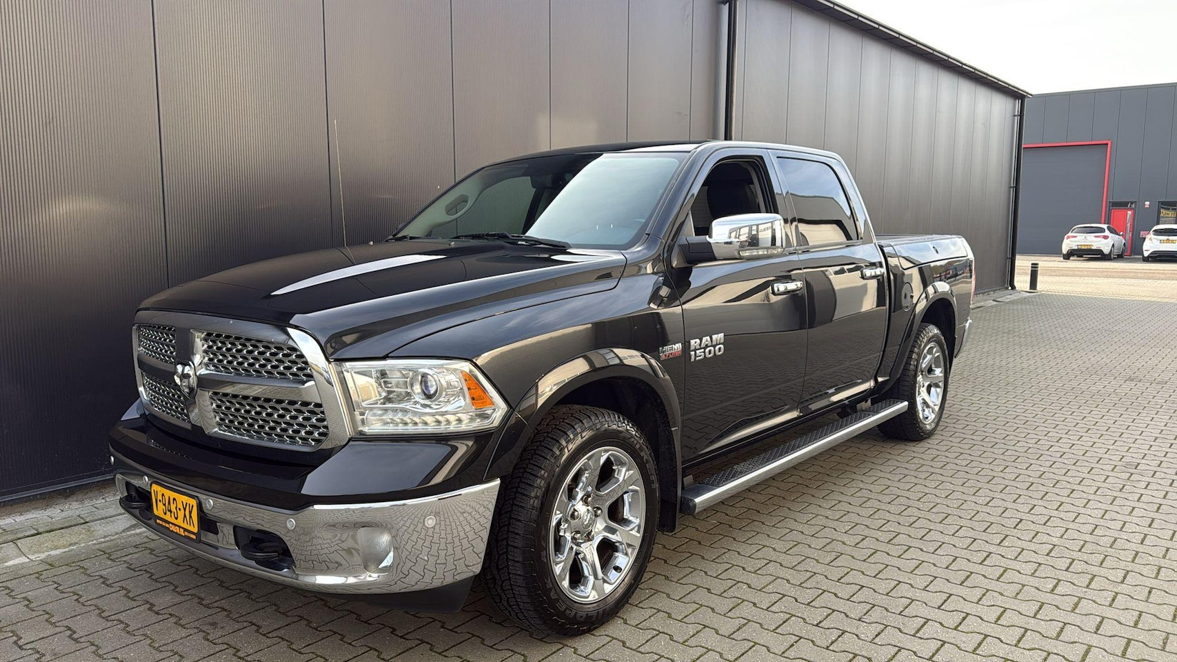 Dodge Ram 1500 - 5.7 V8 4x4 Crew Cab Laramie 5.7 V8 4x4 Crew Cab Laramie - AutoWereld.nl