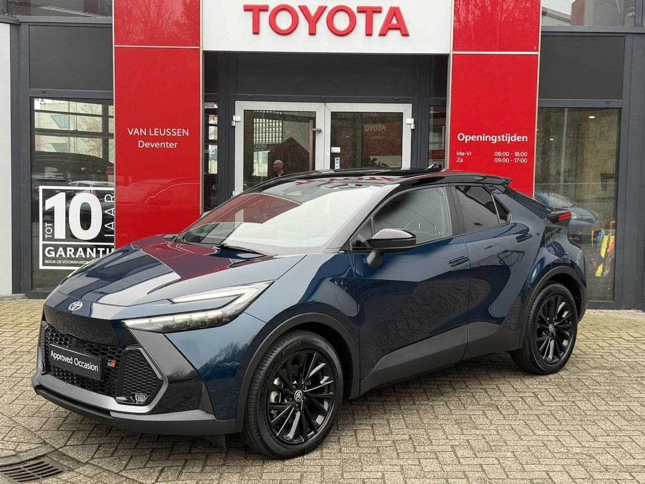 Toyota C-HR - 2.0 Plug-in Hybrid 220 GR SPORT Blind spot Stoel/Stuur Verw. Nieuw uit voorraad leverbaar. - AutoWereld.nl