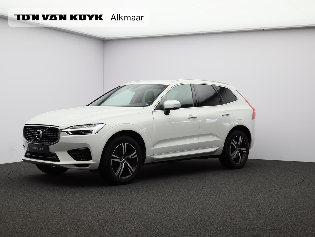 Volvo XC60 - 2.0 T4 R-Design / Trekhaak / Stoelverwarming / Sportstoelen /  Elektrische Achterklep / Ge - AutoWereld.nl