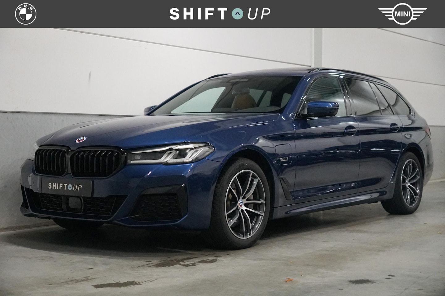 BMW 5-serie Touring - 530e M-Sport | Panoramadak | Driving Assistant Professional | Hifi | Elektr. Trekhaak - AutoWereld.nl