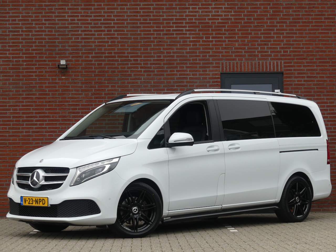 Mercedes-Benz V-klasse - 300d Lang Dubbel Cabine LED/Leer/Camera/Navigatie - AutoWereld.nl