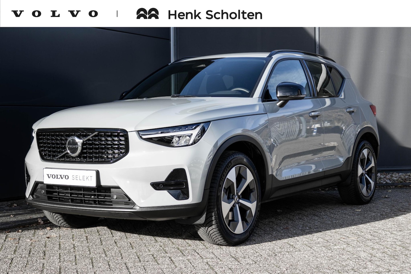 Volvo XC40 - B4 Plus Dark | Harman Kardon Premium Audio | Climate Pack | Trekhaak | All Season banden | - AutoWereld.nl