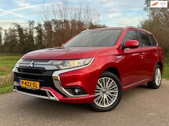 Mitsubishi Outlander - 2.4 PHEV Intense+ Automaat / Camera / Leder-Alcantara / Navi / 18" Velgen / Clima / PDC /