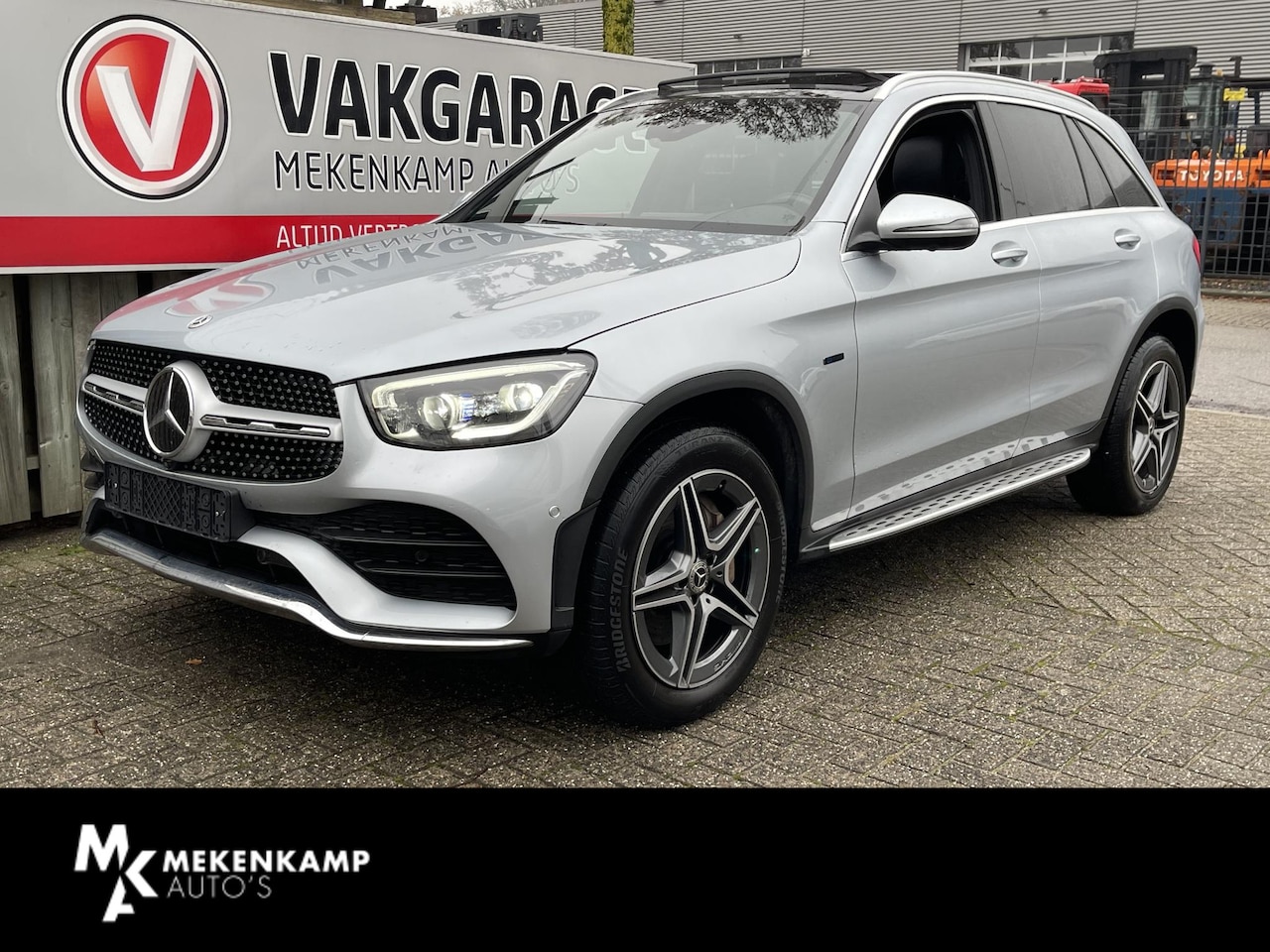 Mercedes-Benz GLC-klasse - 300e 4MATIC AMG Line 19"/Panoramadak/Dodehoek/Adaptieve cruise/Keyless/Burmester/Matrix LE - AutoWereld.nl