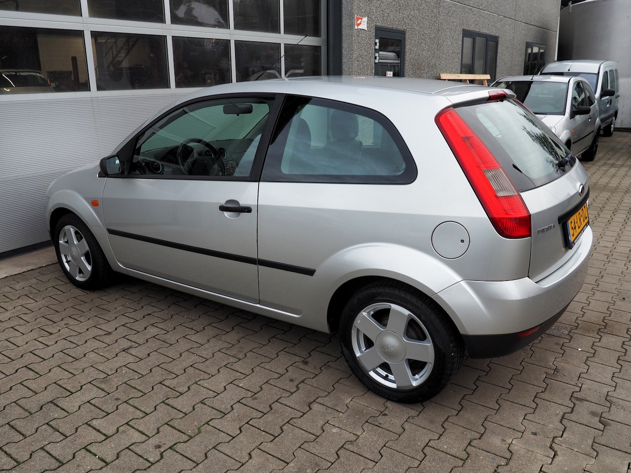 Ford Fiesta - 1.25 16V Ambiente AIRCO ELEKTRISCH PAKKET LM VELGEN