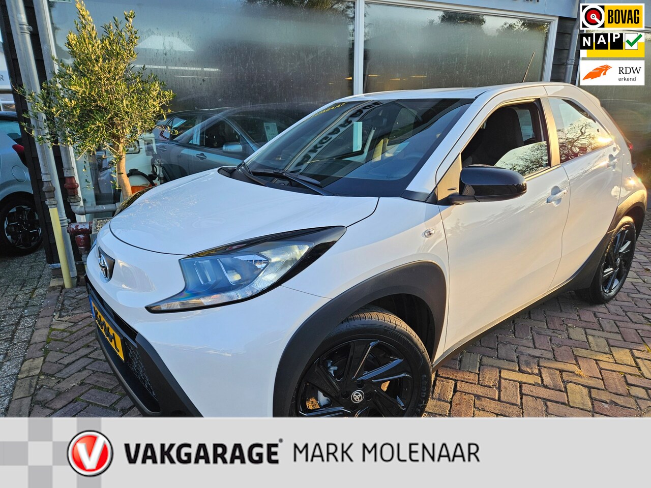 Toyota Aygo X - 1.0 VVT-i S-CVT play 1.0 VVT-i S-CVT Play,(btw auto) - AutoWereld.nl