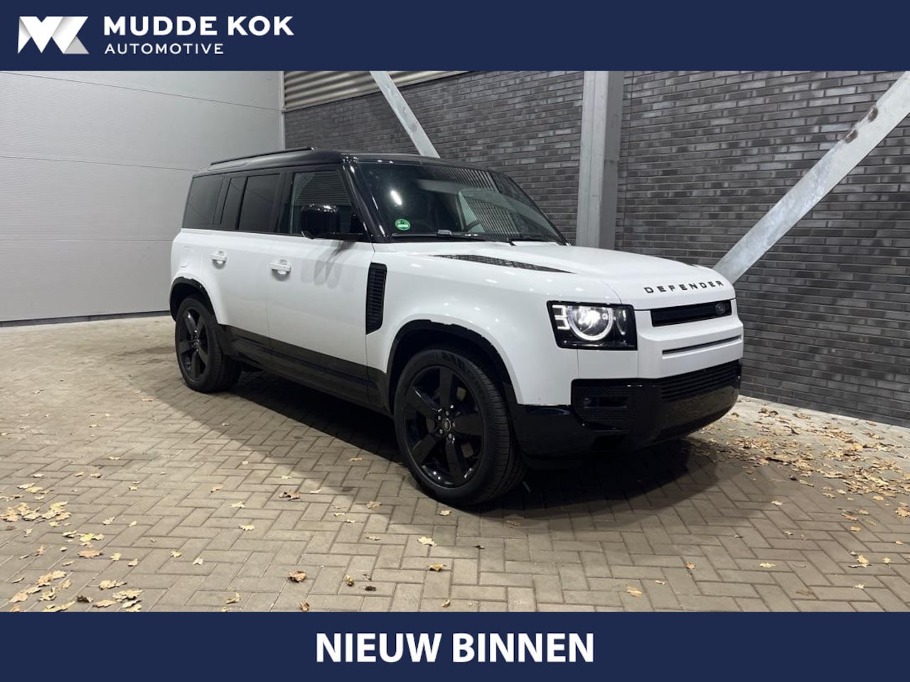Land Rover Defender 110 - P300e X-Dynamic HSE | 6P | Black Pack | ClearSight | 22 Inch | ACC | Head-Up | Tow Pack - AutoWereld.nl