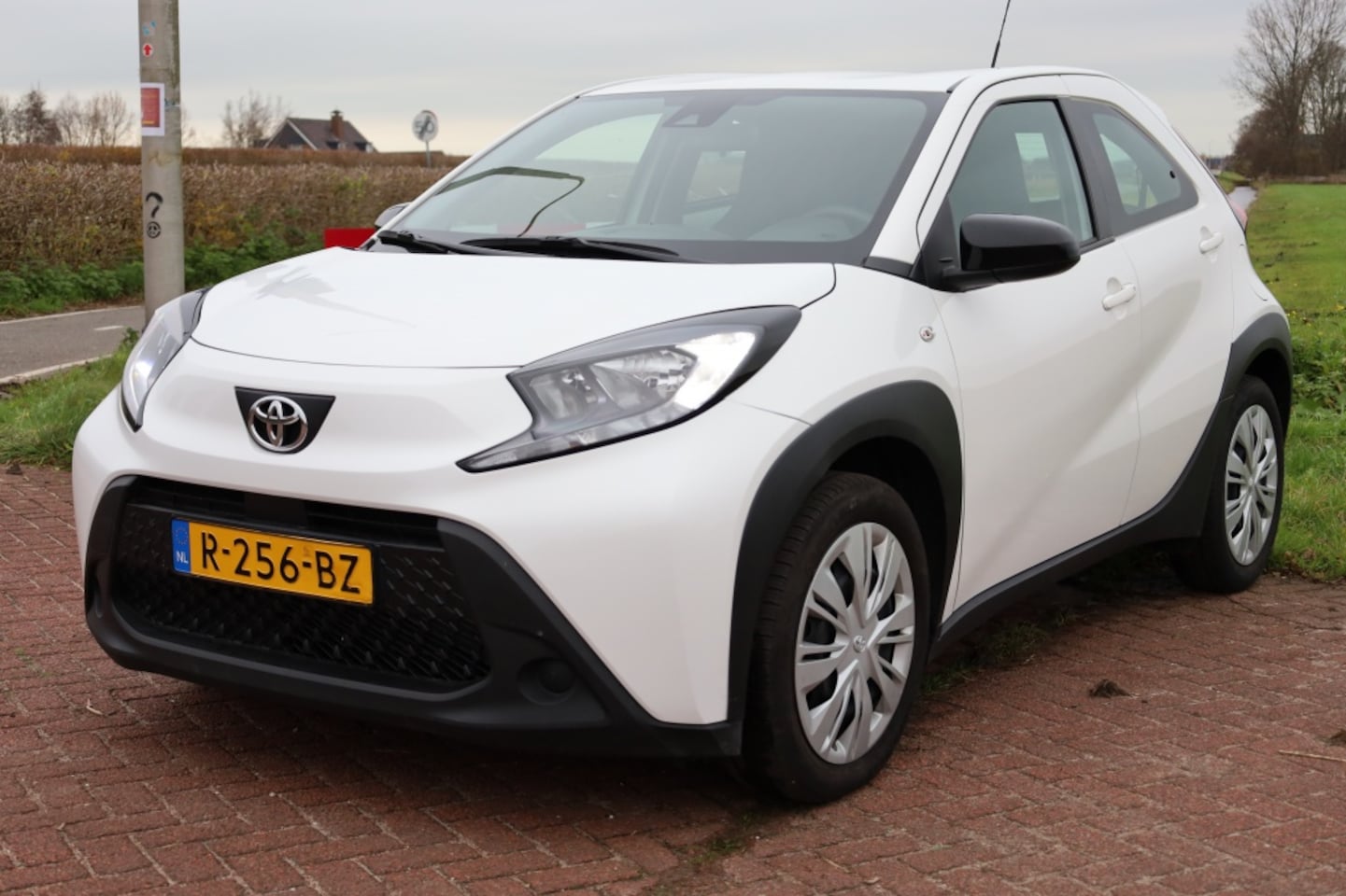 Toyota Aygo X - 1.0 VVT-i MT play 1.0 VVT-i MT Play - AutoWereld.nl