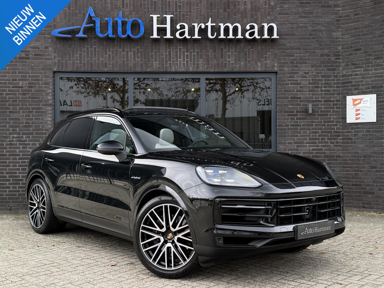 Porsche Cayenne - 3.0 E-Hybrid Sport-Chrono INNOD.|PANO|BOSE|22INCH|GLADLEDER|TREKHAAK - AutoWereld.nl