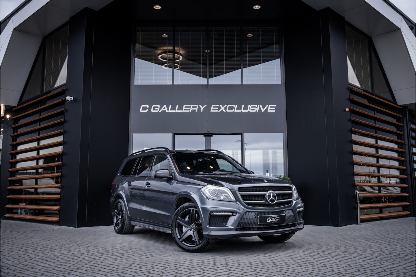 Mercedes-Benz GL-klasse - AMG GL63 - Panorama l Mem. l Tv scherm. l Trekhaak - AutoWereld.nl