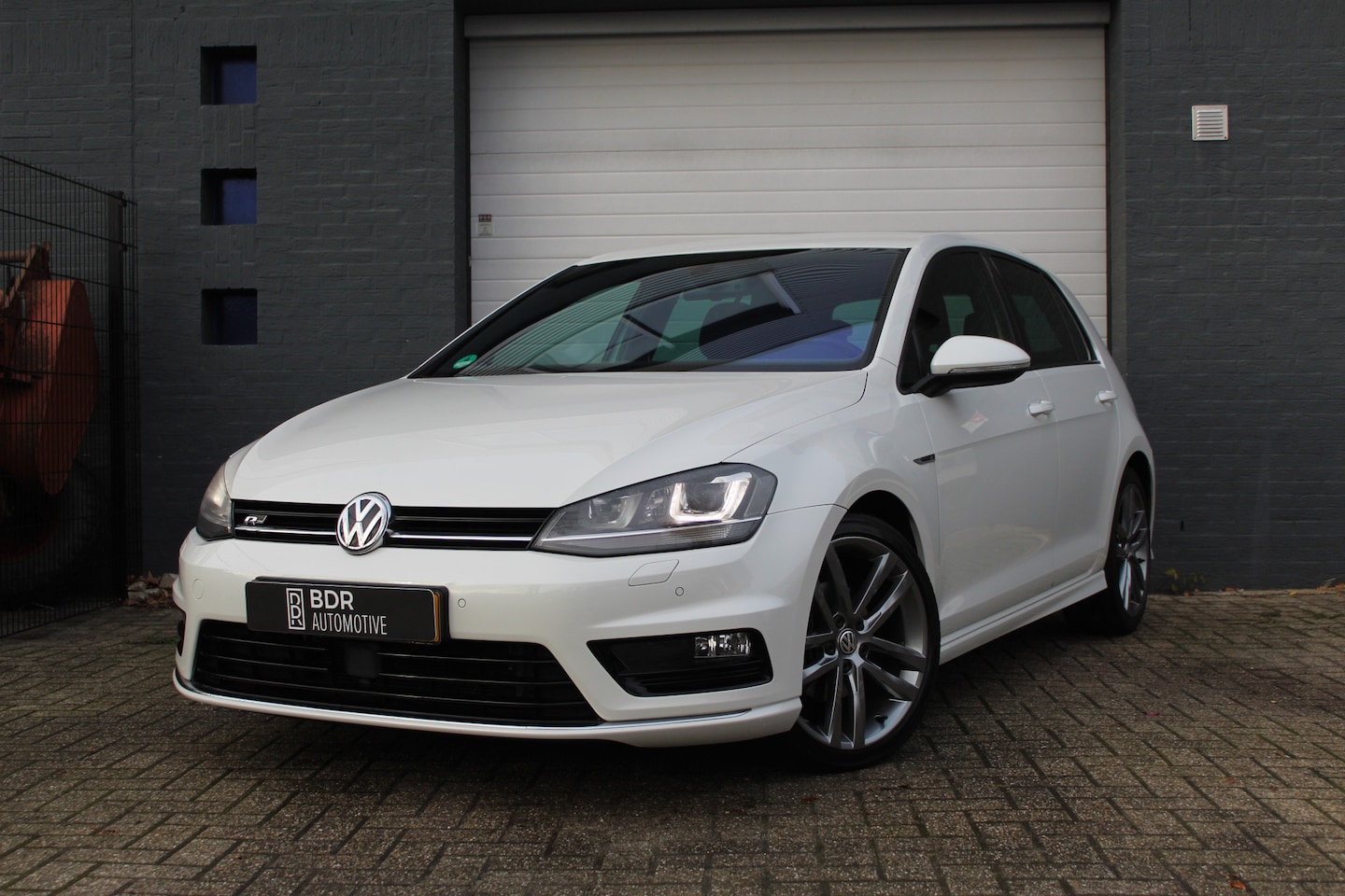 Volkswagen Golf - 1.4 TSI ACT 140pk 2x R Line|PDC|Automaat|Xenon|18 inch - AutoWereld.nl