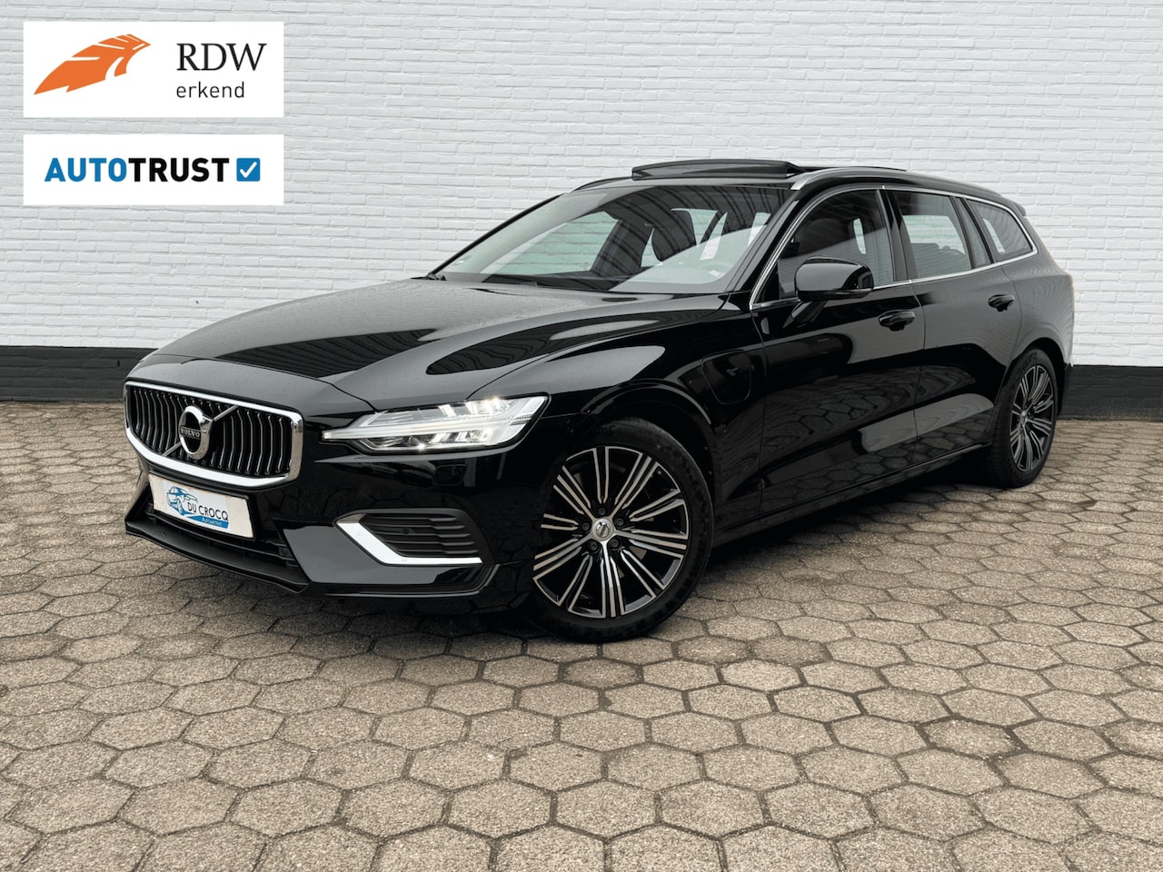 Volvo V60 - T8 Twin Engine Inscription PANO l ACC l BLIS l H&K - AutoWereld.nl