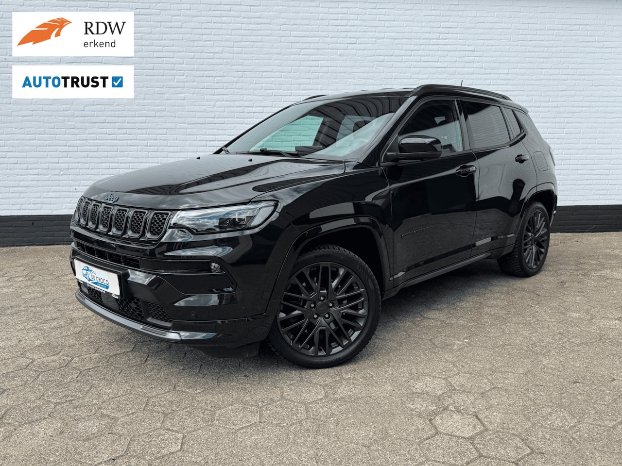 Jeep Compass - 4xe 240 Plug-in Hybrid S l LEDER l FULL BLACK! - AutoWereld.nl