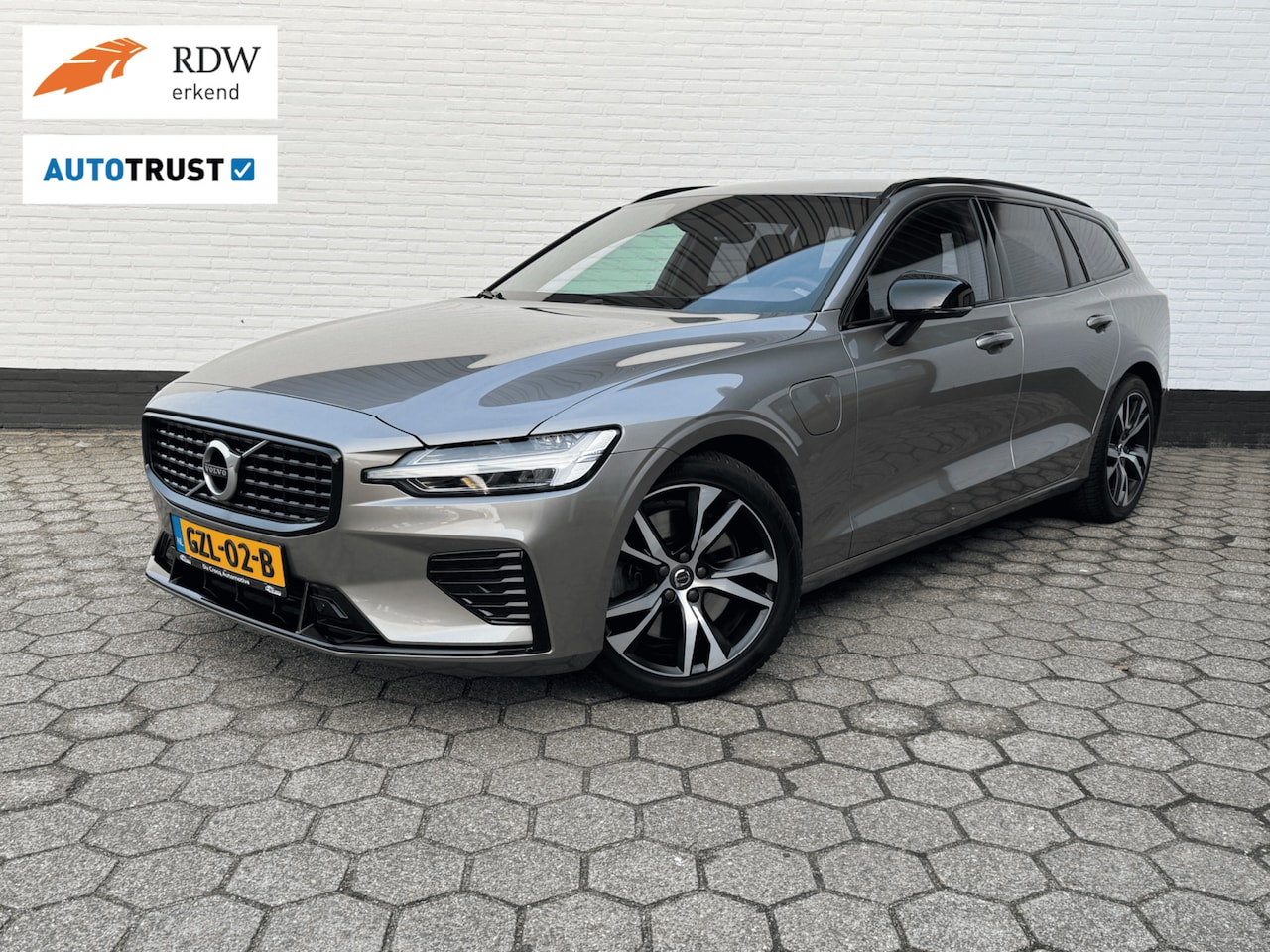 Volvo V60 - T8 RECHARGE AWD R-Design l H+K l TOPSTAAT! - AutoWereld.nl