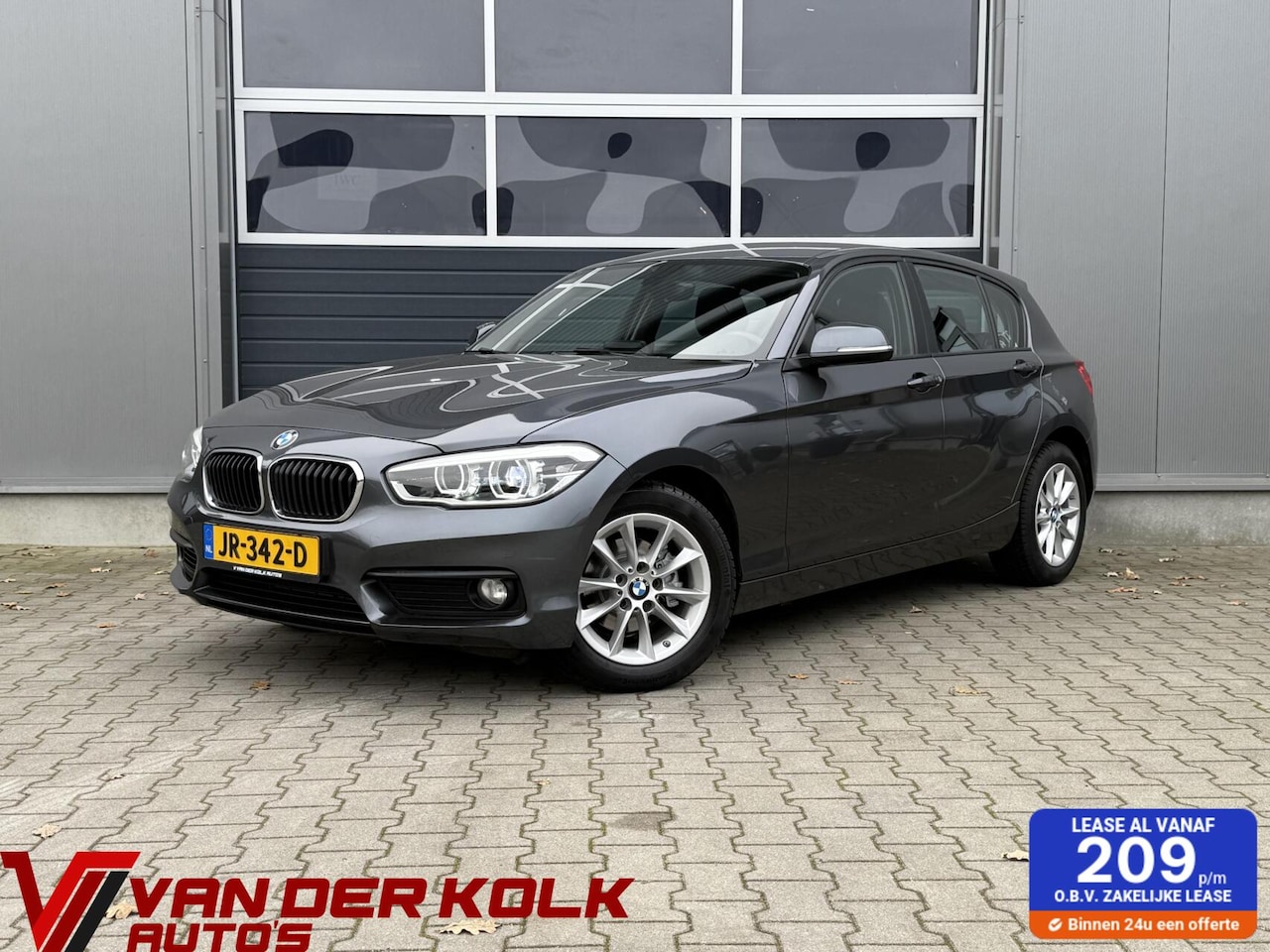 BMW 1-serie - 116i Essential Xenon Navigatie Cruise Climate - AutoWereld.nl
