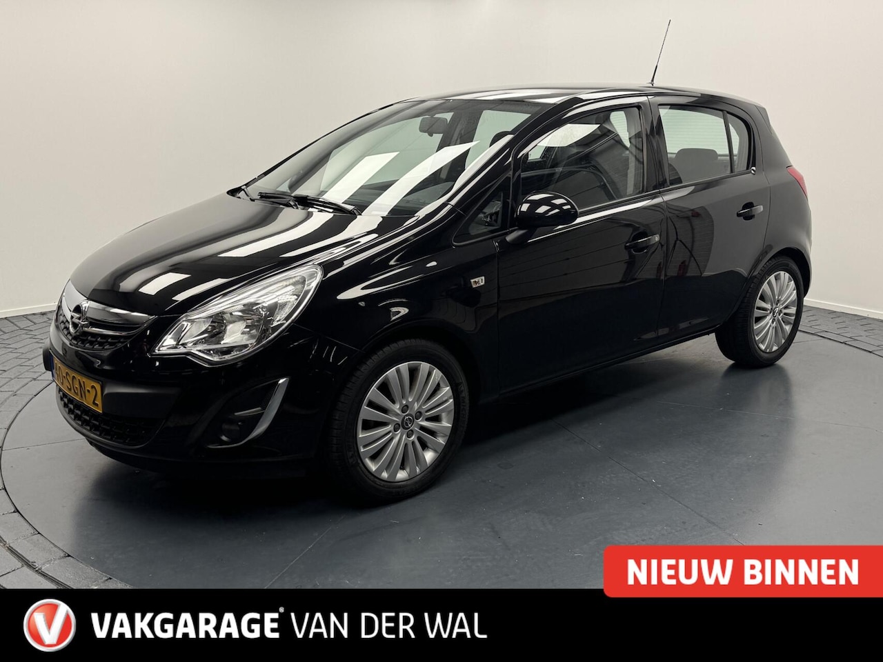 Opel Corsa - 1.2i-16v Cosmo Airco-Navigatie-Cr.contr-Bluetooth-Fietsenrek-Lm16''velgen - AutoWereld.nl