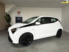 Toyota Aygo - 1.0 VVT-i x-play Black & White limited Airco, Navigatie