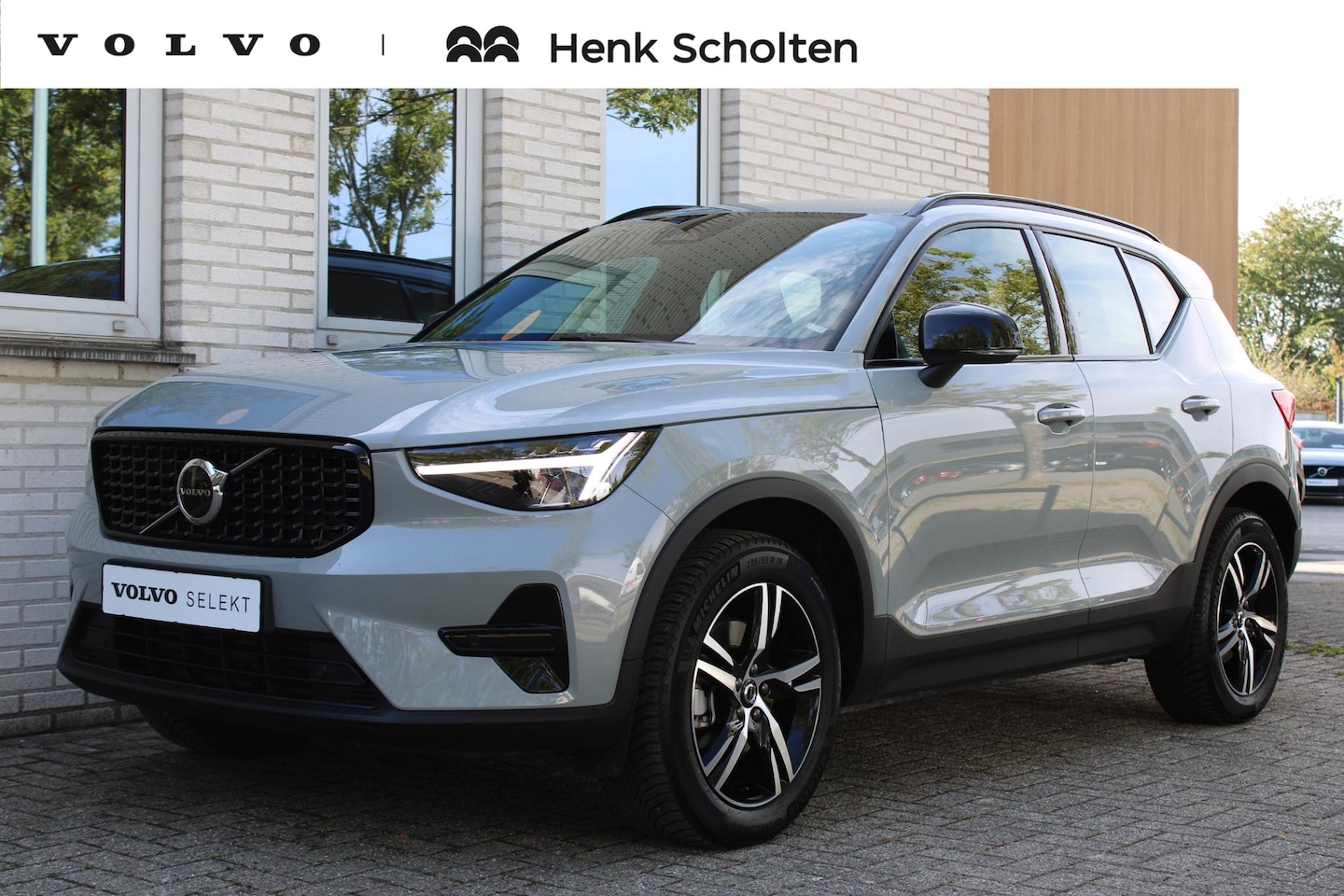 Volvo XC40 - B4 Automaat Plus Dark | Vapour Grey Metallic | All-Season banden | BLIS | Harman Kardon au - AutoWereld.nl