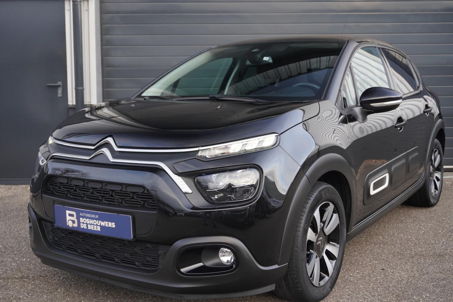 Citroën C3 - 1.2 PureTech Shine | 16" Lichtmetaal | Trekhaak | Climat | Carplay - AutoWereld.nl