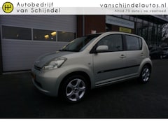 Daihatsu Sirion 2 - 1.3-16V COMFORT 5 DEURS MET AIRCO 4X ZGAN ALL SEASON BANDEN 4X ELECTR.RAMEN/SPIEGELS RADIO