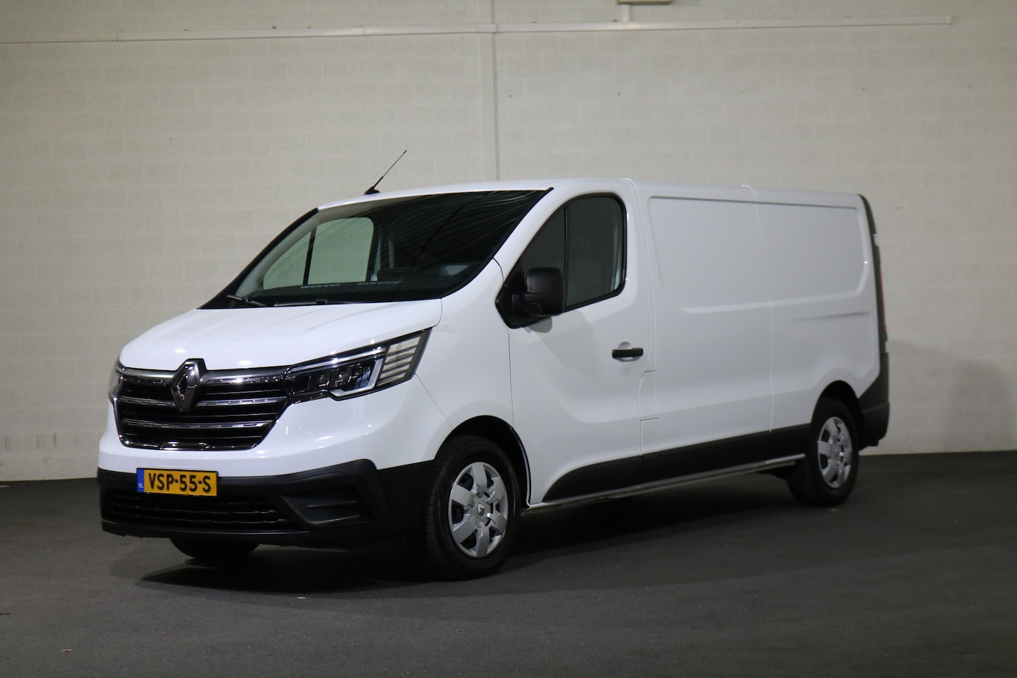 Renault Trafic - 2.0 dCi 150pk L2 H1 Work Edition - AutoWereld.nl