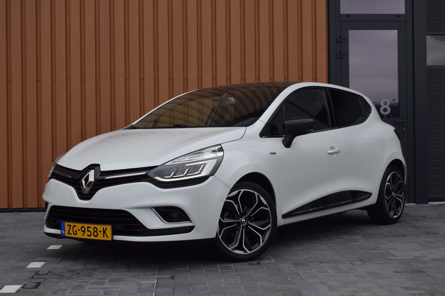 Renault Clio - 0.9 TCe Bose | Navi | Camera | LED | 17" - AutoWereld.nl