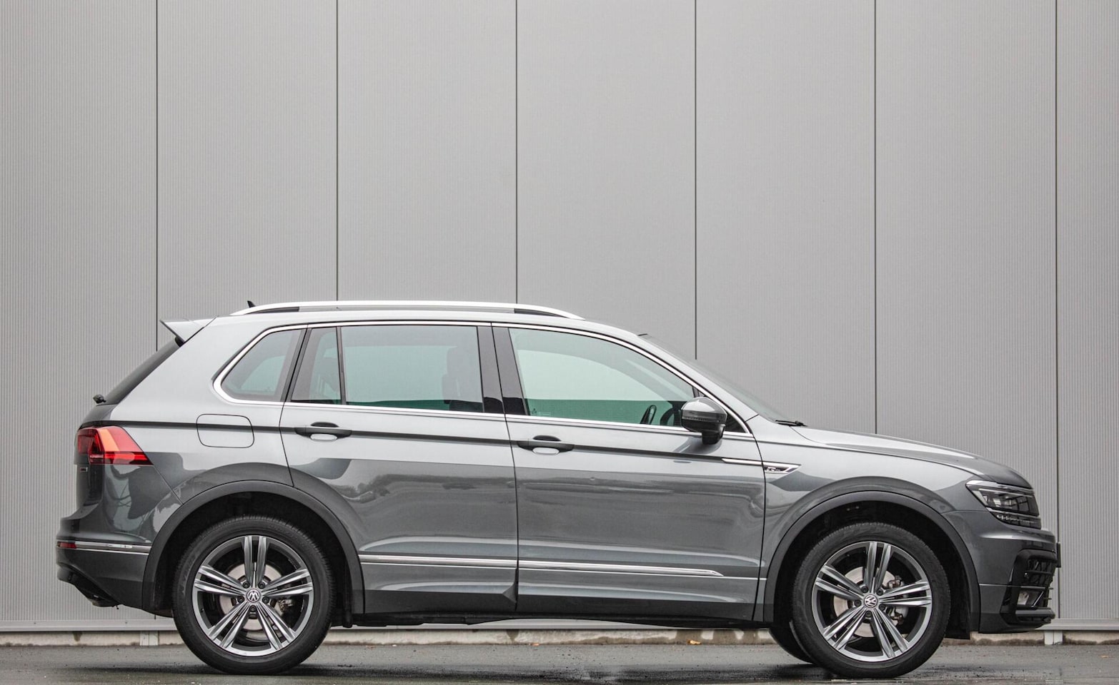 Volkswagen Tiguan - 1.4 TSI 4Motion Highline Business R | Pano | Leder - AutoWereld.nl