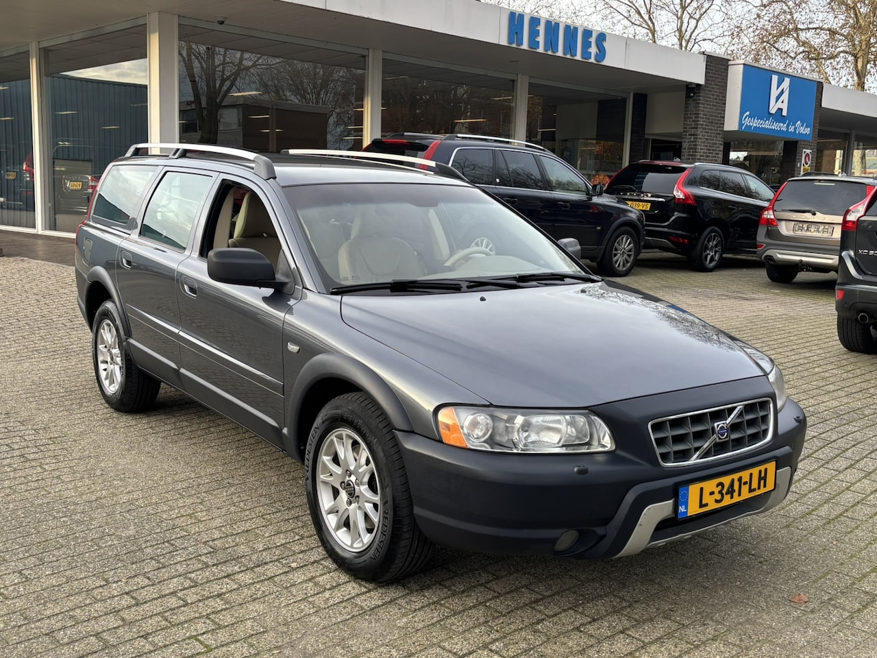 Volvo XC70 - 2.5T AWD Aut6 BTW auto netto €8884,- Bluetooth - AutoWereld.nl
