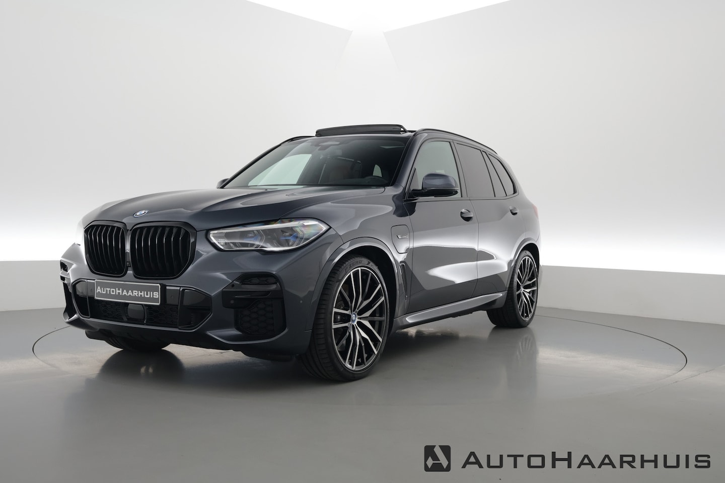 BMW X5 - xDrive45e M Sport | Pano | Laser | HUD | Driving Assistant Pro. | 360cam | Luchtvering | 2 - AutoWereld.nl