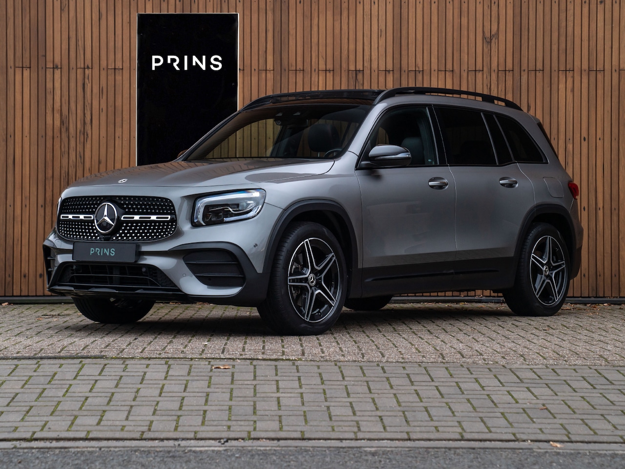 Mercedes-Benz GLB - 200 Business Solution AMG | Pano-dak | LED | Orig. NL - AutoWereld.nl
