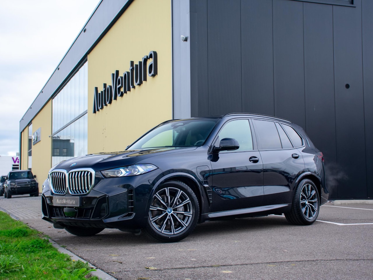 BMW X5 - xDrive50e | Trekhaak | M Sport | Achteras besturing | Schuif-/kantel Pano | Softclose | Ad - AutoWereld.nl
