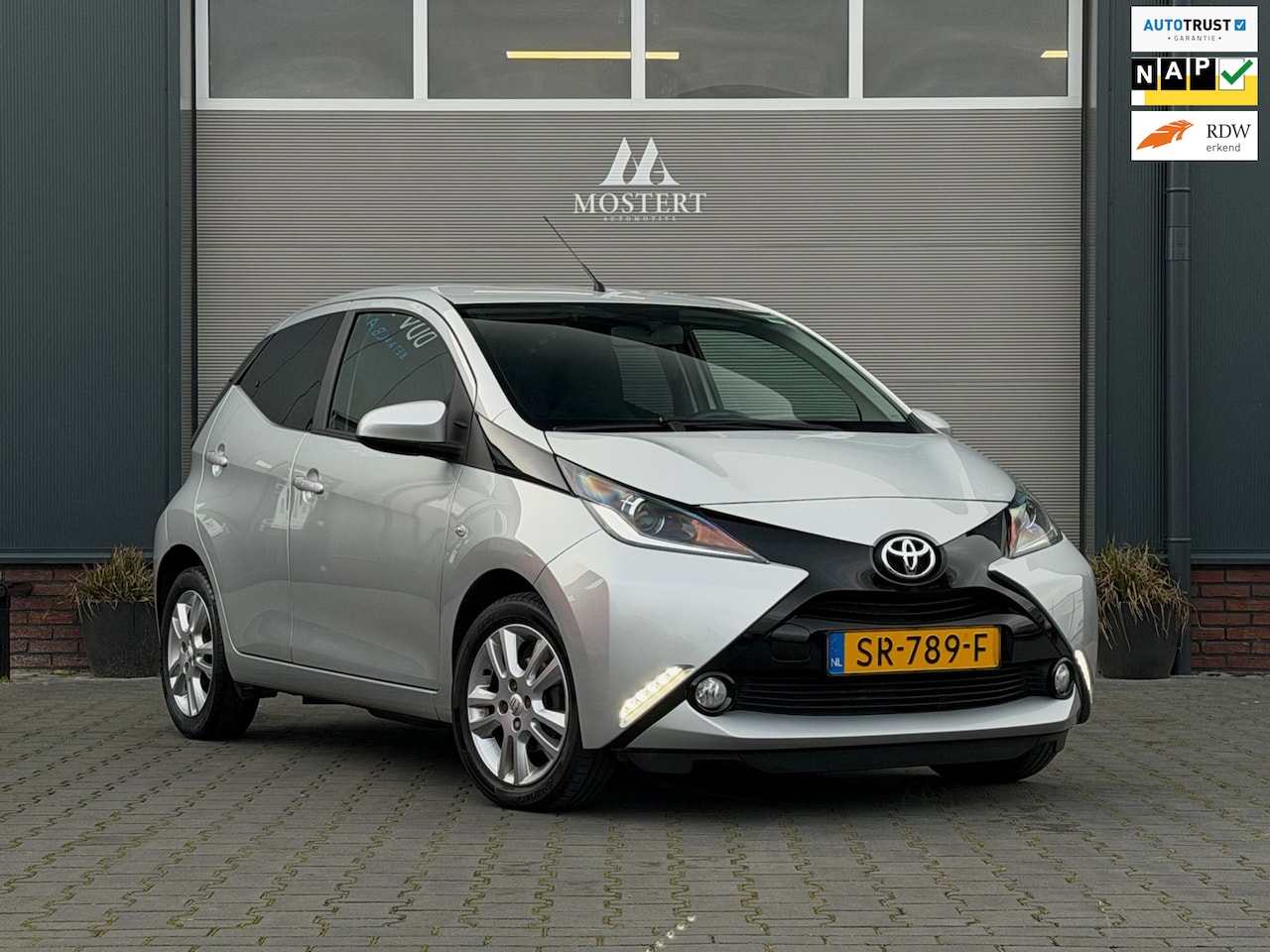 Toyota Aygo - 1.0 VVT-i/69pk x-joy|2018|Camera|NAP|Cruise|Bluetooth|Boekjes|DAB|Navi|15"LMV - AutoWereld.nl