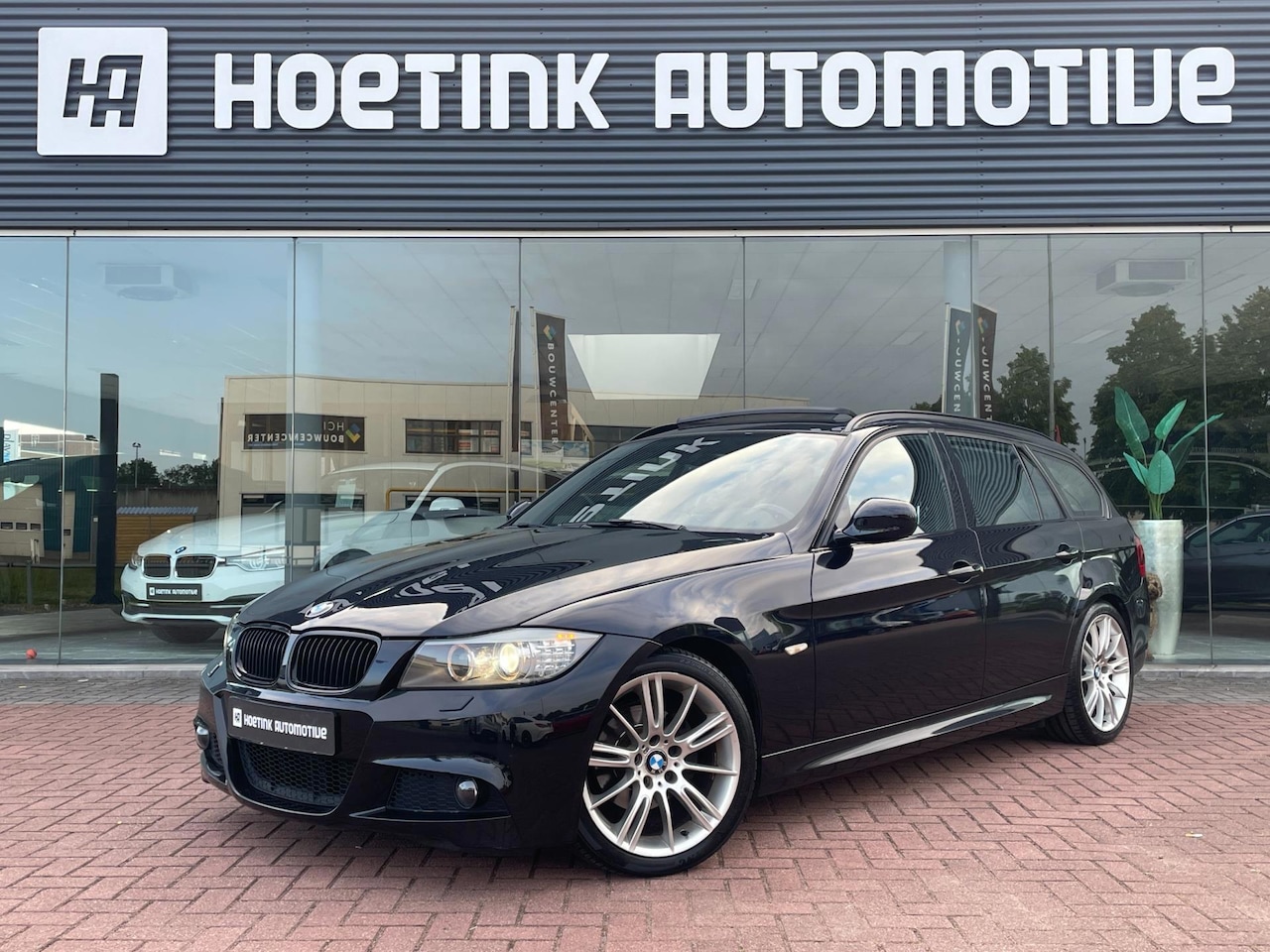 BMW 3-serie Touring - 318i Automaat M Sport | Pano | Cruise | Volledig onderhouden - AutoWereld.nl