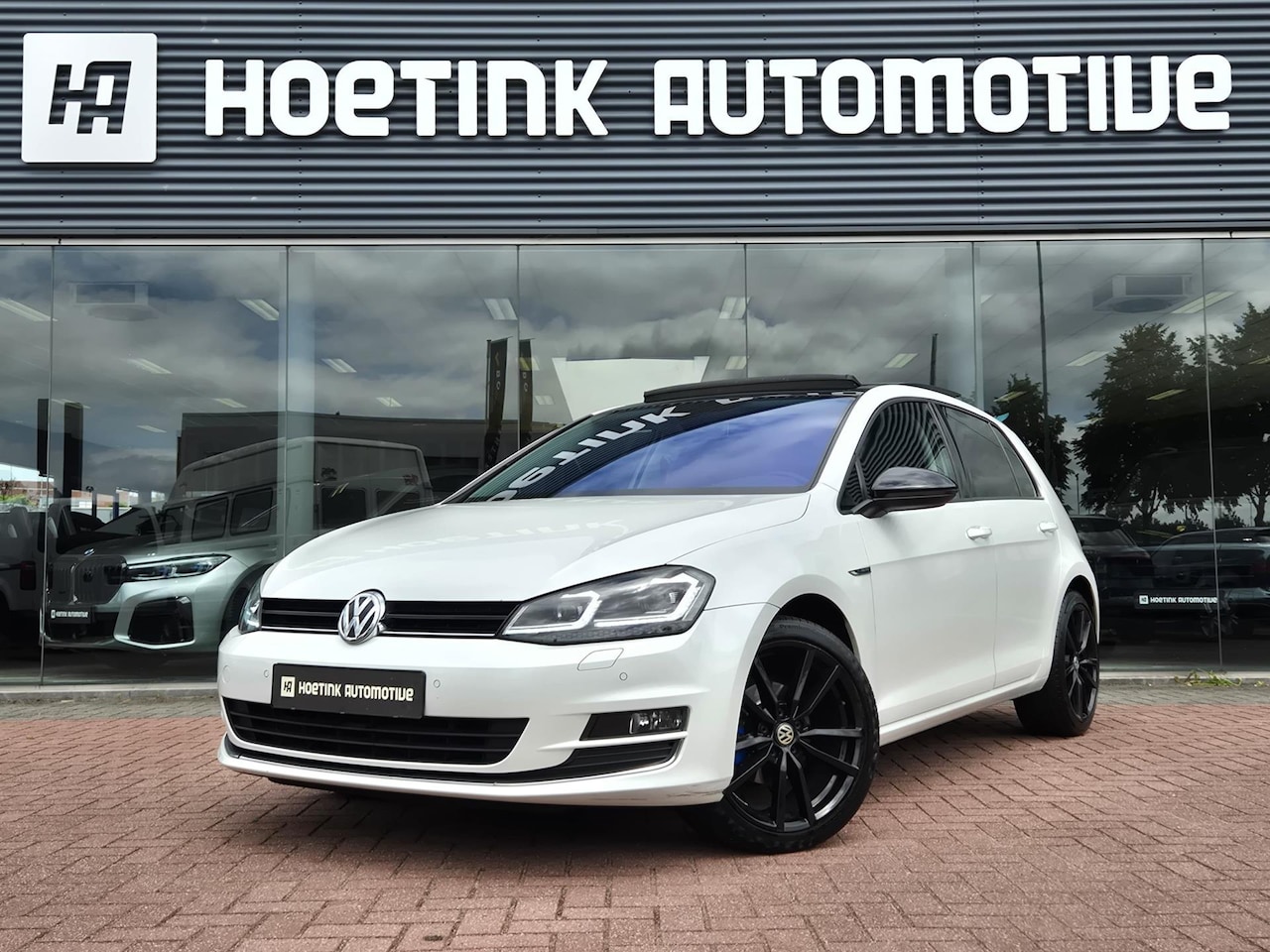 Volkswagen Golf - 1.2 TSI Connected Series | Pano | Cruise | Airco - AutoWereld.nl
