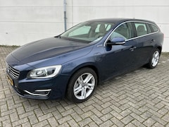 Volvo V60 - 2.4 D6 AWD Plug-In Hybrid Summum Navi, Camera, Stoelverwarming en Dak