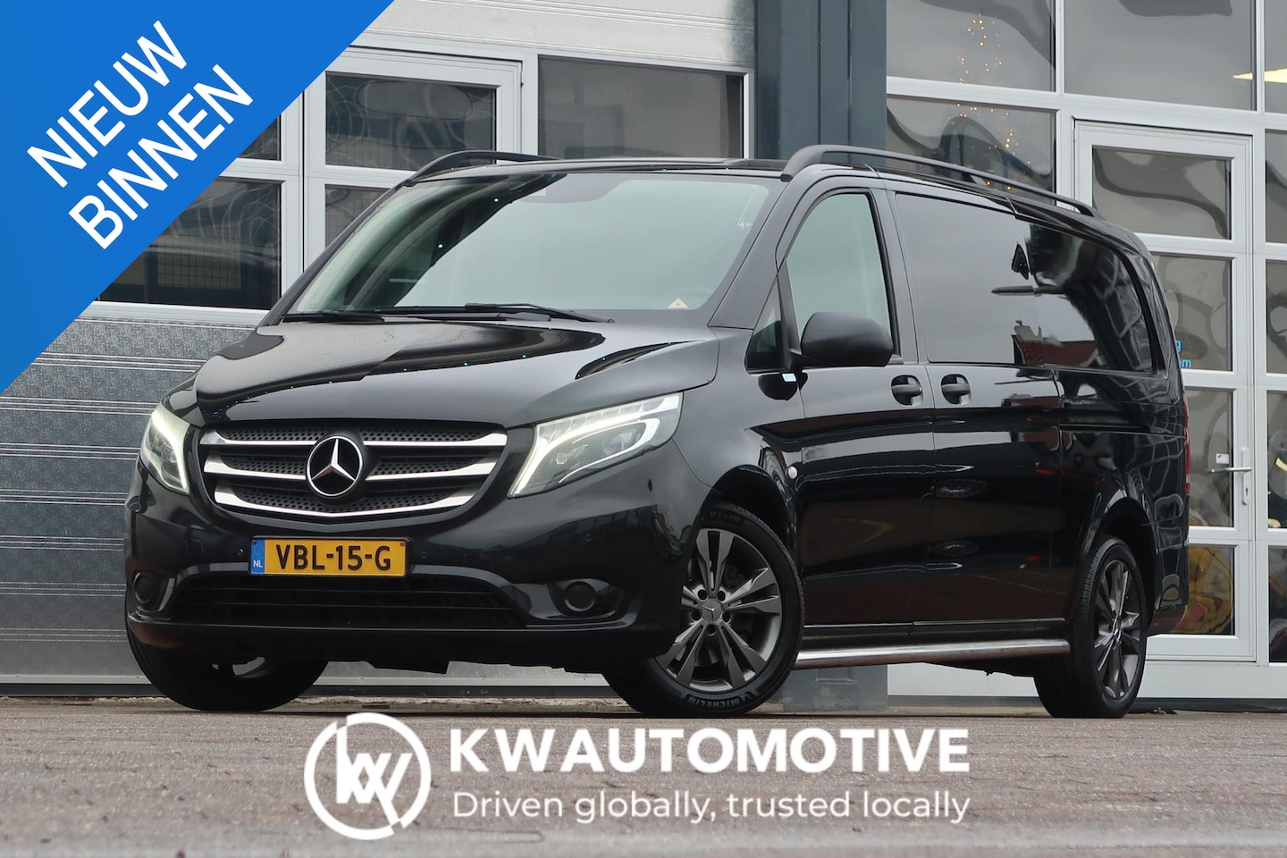 Mercedes-Benz Vito - 119 CDI Extra Lang DC AUT/ LED/ CAMERA/ 2X SCHUIF/ CRUISE/ NAVI/ CLIMA/ LEDER/ TREKHAAK - AutoWereld.nl