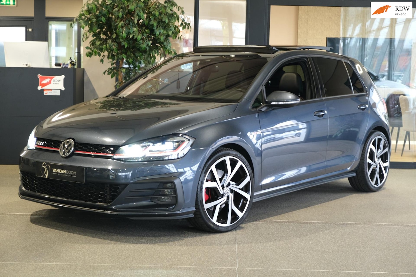 Volkswagen Golf - 2.0 TSI GTI DSG Pano Leder Virtual Led Keyless Acc - AutoWereld.nl