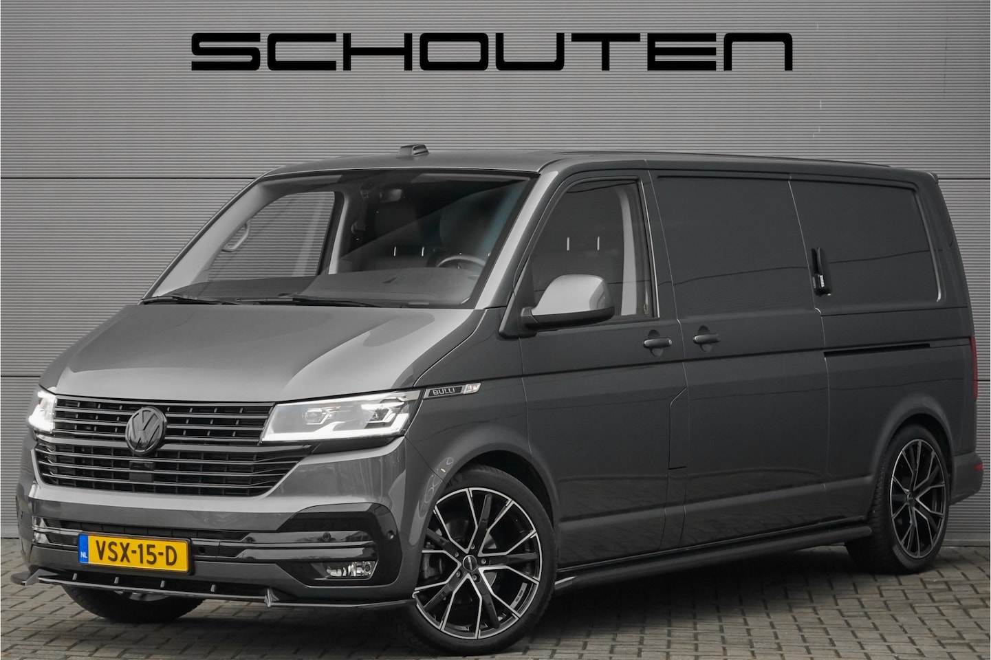 Volkswagen Transporter - 2.0 TDI 28 Bulli DSG Spoilerpakket Leder/Alcantara Trekhaak 20" - AutoWereld.nl