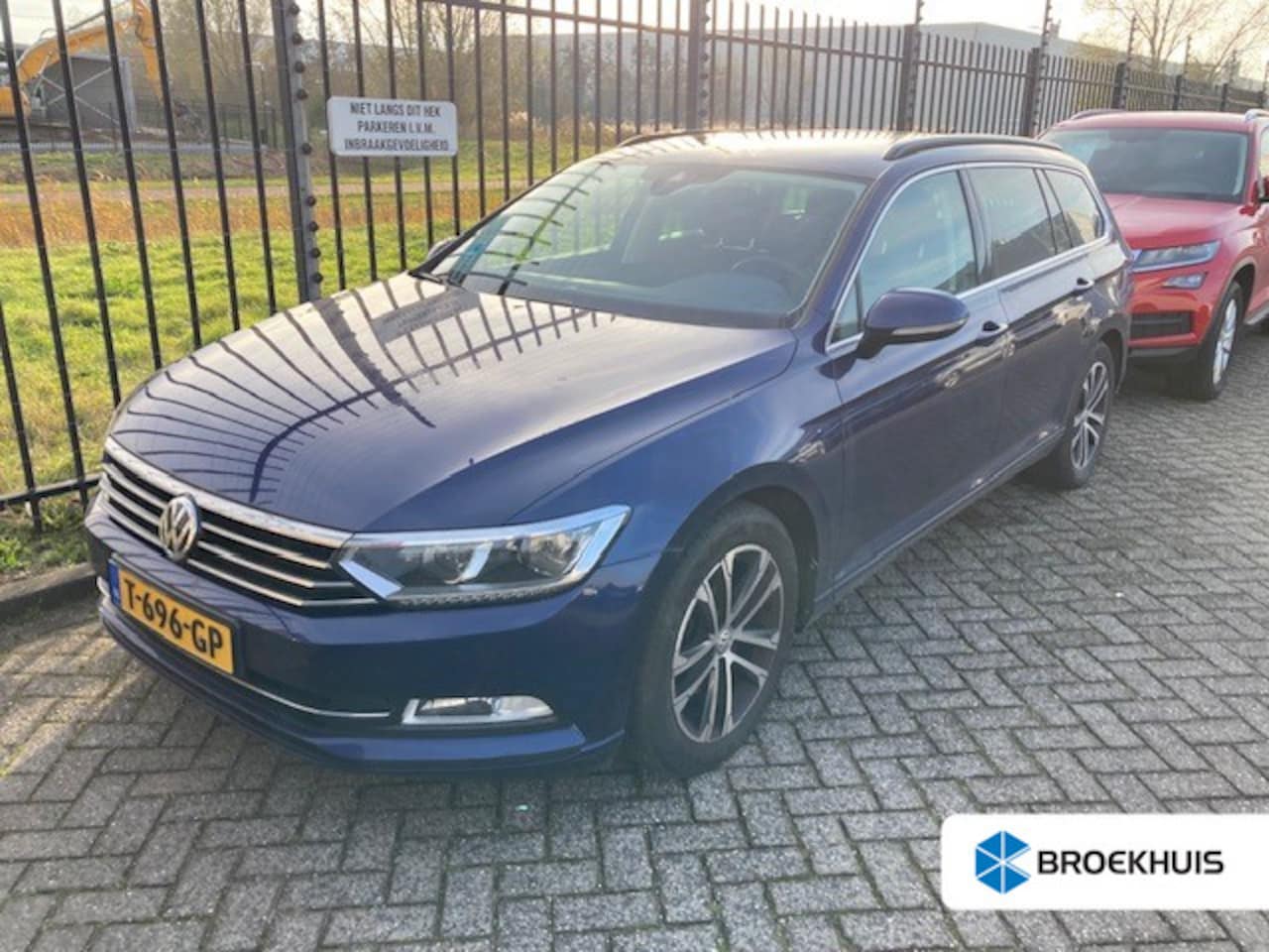 Volkswagen Passat Variant - 1.5 TSI Highline 150pk DSG/AUTO | Dodehoekdetectie | Trekhaak | Navigatie | Stoelverwarmin - AutoWereld.nl