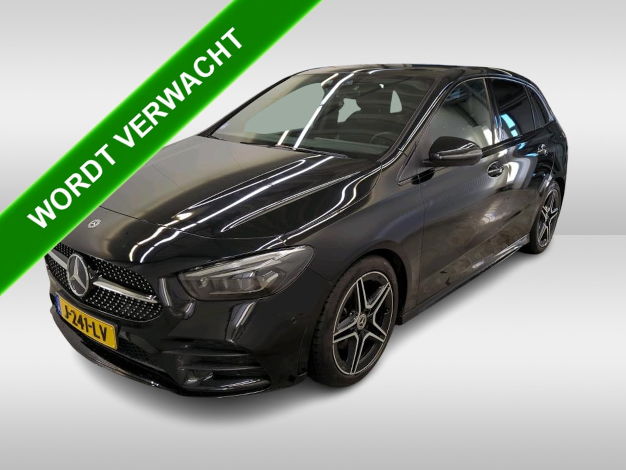 Mercedes-Benz B-klasse - 180 Automaat Bus.Solution AMG-Line / Panoramadak / Pdc+Camera / Navigatie / 1/2 Leder / - AutoWereld.nl