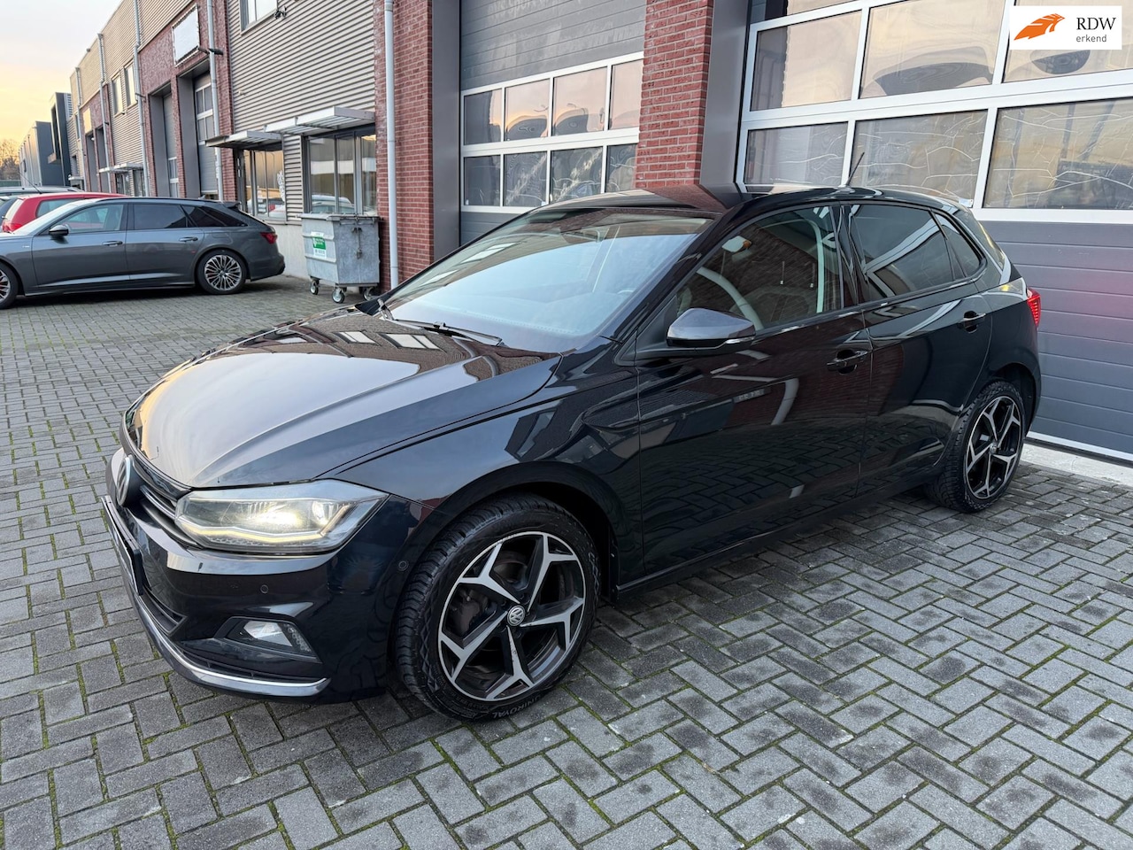 Volkswagen Polo - 1.0 TSI Highline DSG LED ACC Carplay Camera - AutoWereld.nl