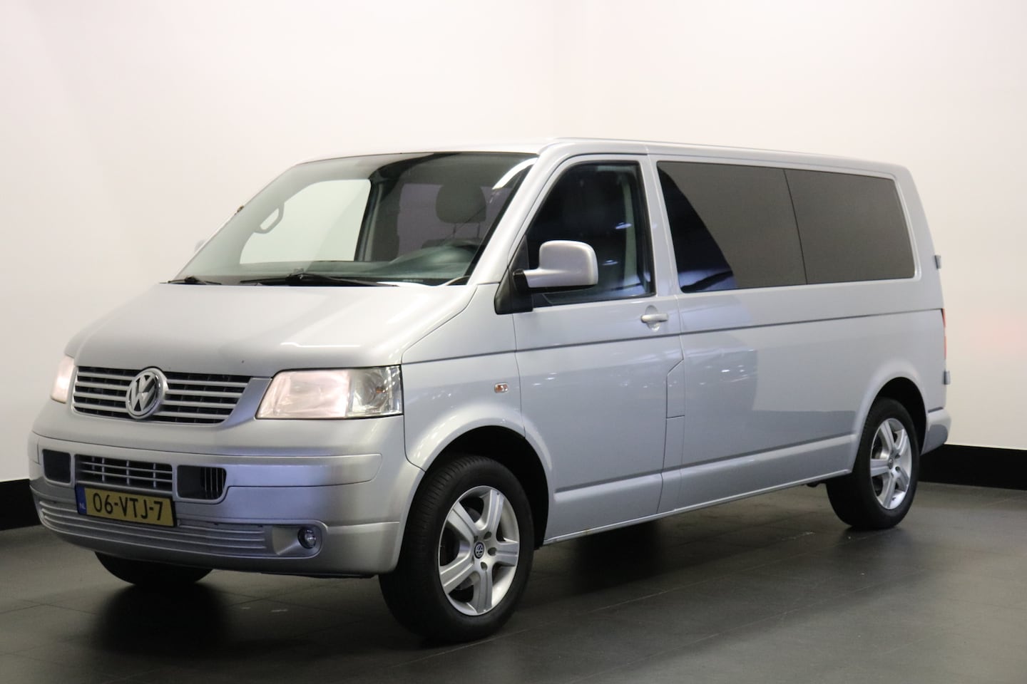 Volkswagen Transporter - 2.5 TDI 4Motion 130PK L2 Dubbel Cabine - Airco - Trekhaak - Navi - €5.900,- Excl. - AutoWereld.nl